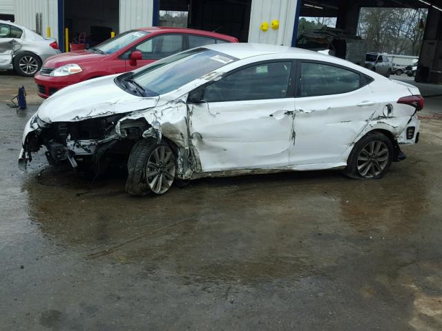 5NPDH4AE4GH725092 - 2016 HYUNDAI ELANTRA SE WHITE photo 10