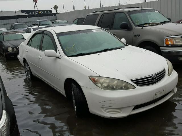 4T1BF32K35U095706 - 2005 TOYOTA CAMRY LE WHITE photo 1