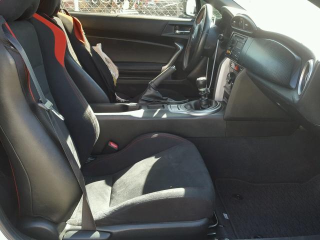 JF1ZNAA18D1719329 - 2013 TOYOTA SCION FR-S თეთრი ფოტო 5