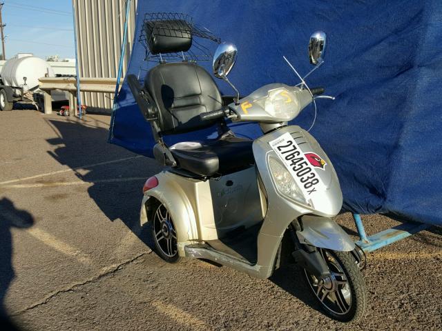 090418A - 2017 ARNES SCOOTER SILVER photo 1