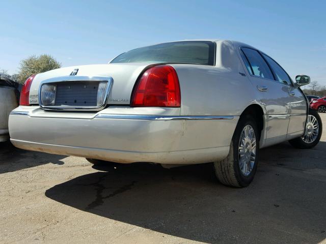 1LNHM82V67Y607672 - 2007 LINCOLN TOWN CAR S WHITE photo 4