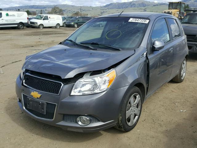 KL1TG66E09B386023 - 2009 CHEVROLET AVEO LT GRAY photo 2