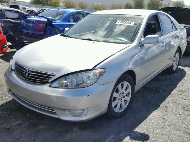 4T1BE32K15U100579 - 2005 TOYOTA CAMRY LE SILVER photo 2