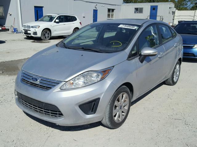 3FADP4BJ0DM103194 - 2013 FORD FIESTA SE SILVER photo 2