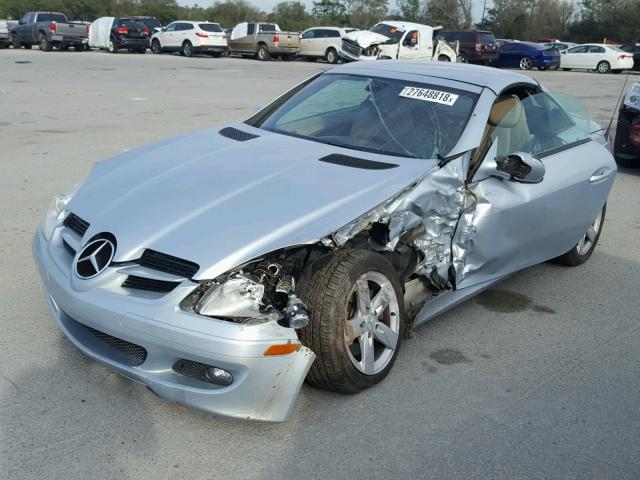 WDBWK54F17F152777 - 2007 MERCEDES-BENZ SLK 280 SILVER photo 2