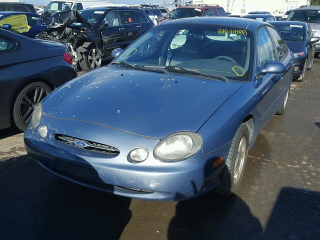 1FAFP53U4XG261818 - 1999 FORD TAURUS SE BLUE photo 2