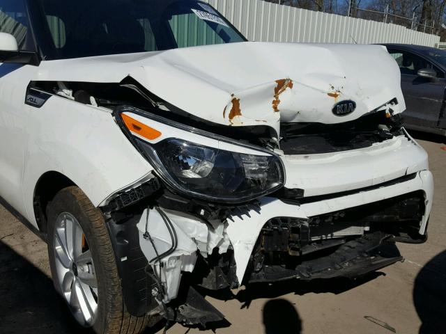 KNDJP3A56J7888628 - 2018 KIA SOUL + WHITE photo 9