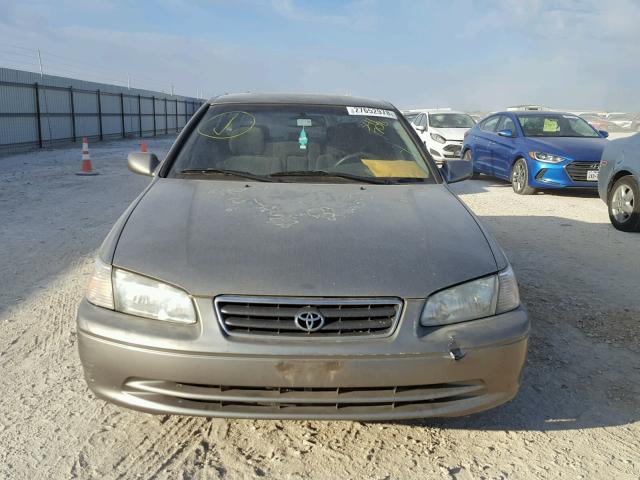 JT2BF22KX10341708 - 2001 TOYOTA CAMRY CE TAN photo 9