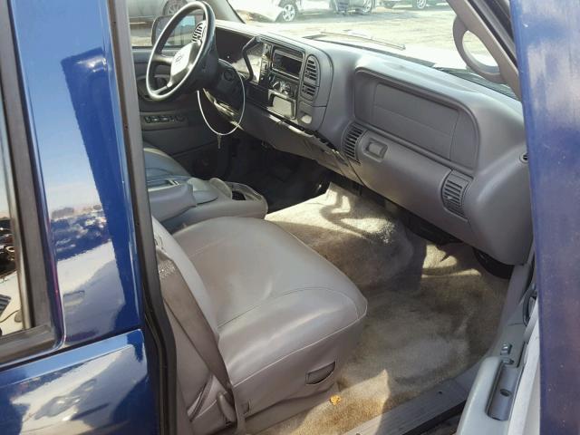 1GNEC13R2XJ363263 - 1999 CHEVROLET TAHOE BLUE photo 5