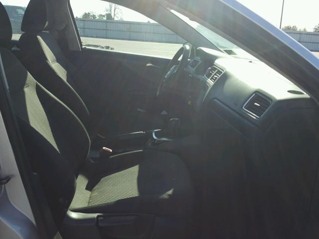 3VW2K7AJ0BM380036 - 2011 VOLKSWAGEN JETTA BASE 银色 照片 5