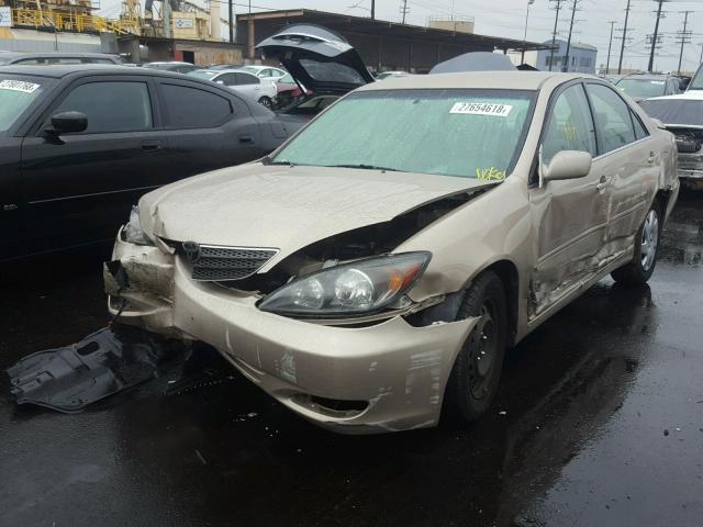 4T1BE32K52U071910 - 2002 TOYOTA CAMRY LE GOLD photo 2