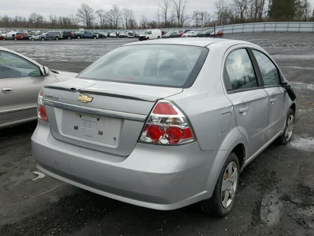 KL1TD56E59B692475 - 2009 CHEVROLET AVEO LS GRAY photo 4