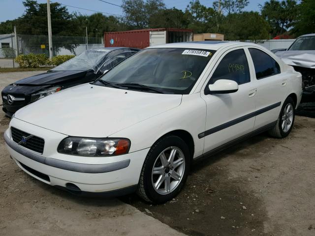 YV1RS61R022112753 - 2002 VOLVO S60 WHITE photo 2