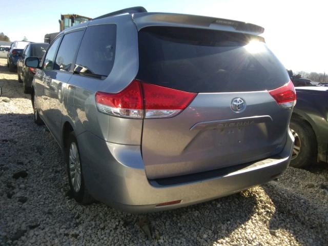 5TDYK3DC4DS299076 - 2013 TOYOTA SIENNA XLE SILVER photo 3