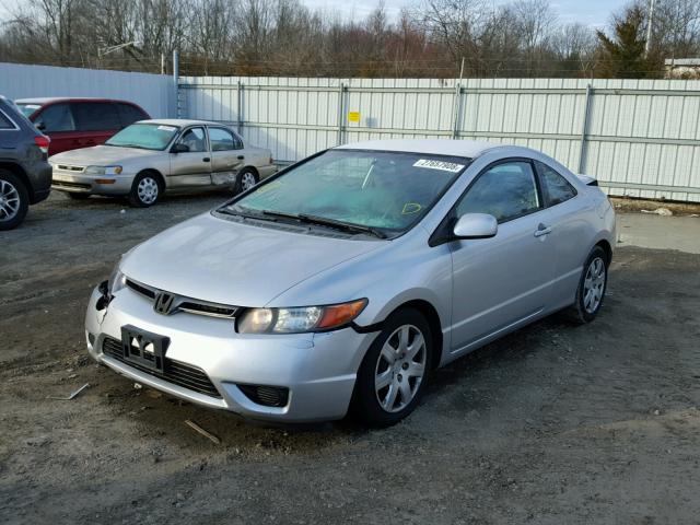 2HGFG12628H526538 - 2008 HONDA CIVIC LX SILVER photo 2