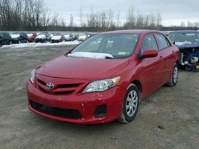 2T1BU4EEXDC973312 - 2013 TOYOTA COROLLA BA RED photo 2