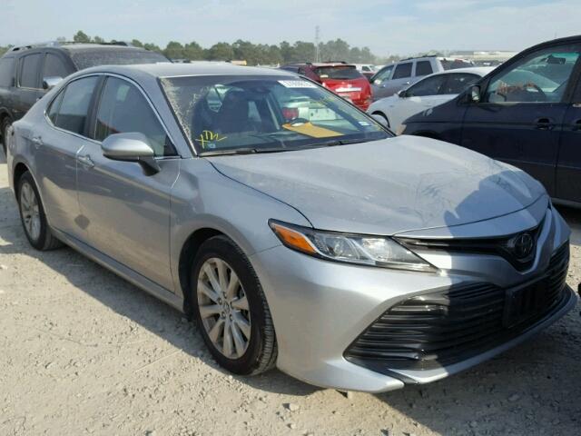 4T1B11HK0JU511960 - 2018 TOYOTA CAMRY L GRAY photo 1