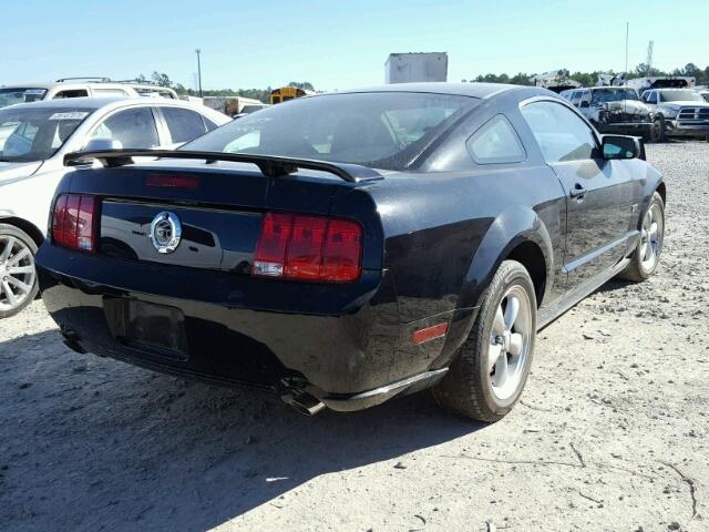 1ZVHT82H185155745 - 2008 FORD MUSTANG GT BLACK photo 4