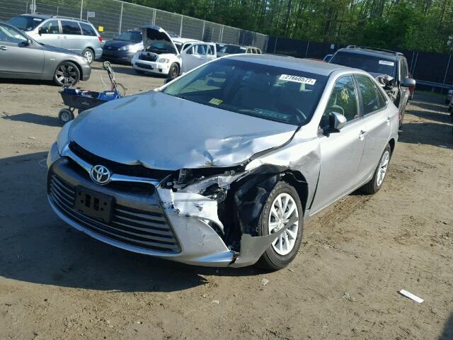 4T1BF1FK8HU702864 - 2017 TOYOTA CAMRY LE SILVER photo 2