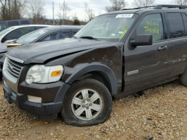 1FMEU63E77UA40420 - 2007 FORD EXPLORER X BROWN photo 9