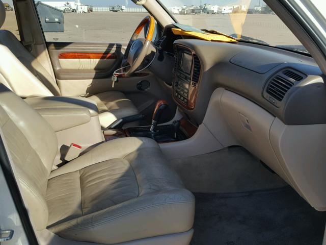 JTJHT00W113506075 - 2001 LEXUS LX 470 WHITE photo 5