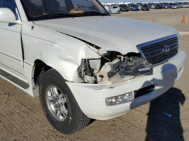 JTJHT00W113506075 - 2001 LEXUS LX 470 WHITE photo 9