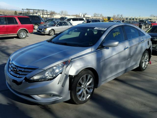 5NPEC4AC8BH048932 - 2011 HYUNDAI SONATA SE SILVER photo 2