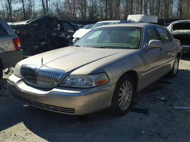 1LNHM82W83Y655578 - 2003 LINCOLN TOWN CAR S TAN photo 2