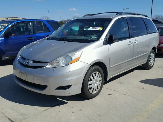 5TDZK23C58S200738 - 2008 TOYOTA SIENNA CE SILVER photo 2