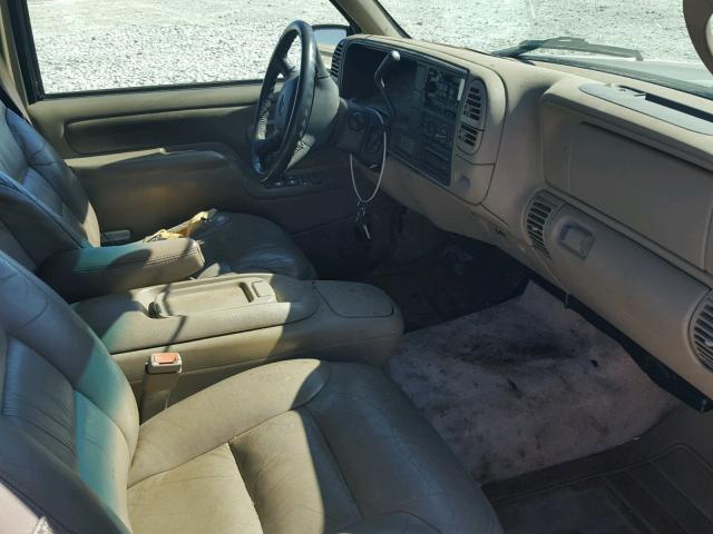 1GNEK13R0XJ445107 - 1999 CHEVROLET TAHOE K150 BEIGE photo 5