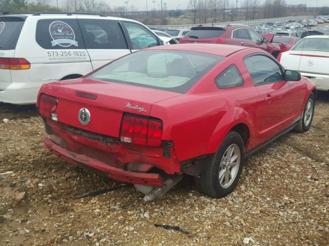 1ZVFT80N255118053 - 2005 FORD MUSTANG RED photo 4