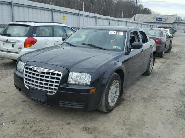 2C3JA43R95H181206 - 2005 CHRYSLER 300 BLACK photo 2