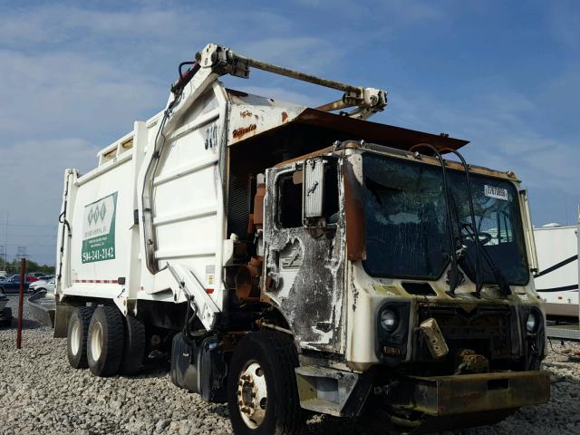 1M2AV04C2DM010114 - 2013 MACK 600 MRU600 WHITE photo 1