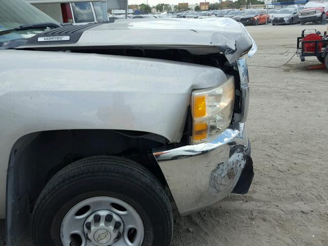 1GCHK29KX7E587673 - 2007 CHEVROLET SILVERADO SILVER photo 9