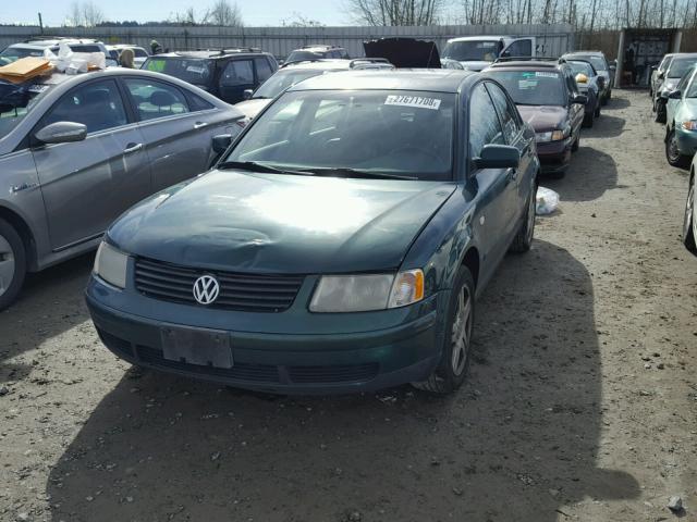 WVWBH63B31P014677 - 2001 VOLKSWAGEN PASSAT GLX GREEN photo 2