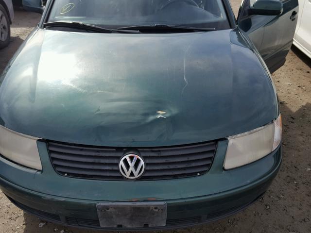 WVWBH63B31P014677 - 2001 VOLKSWAGEN PASSAT GLX GREEN photo 7