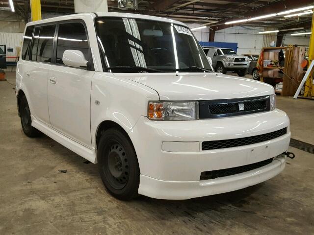 JTLKT324864050118 - 2006 TOYOTA SCION XB WHITE photo 1