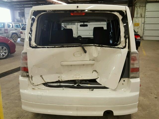 JTLKT324864050118 - 2006 TOYOTA SCION XB WHITE photo 9