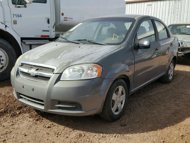 KL1TD56E39B642951 - 2009 CHEVROLET AVEO LS SILVER photo 2