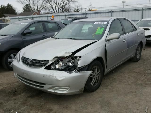 4T1BE30K72U604701 - 2002 TOYOTA CAMRY LE SILVER photo 2