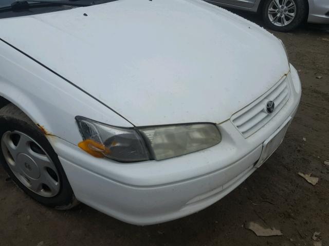 4T1BF22KX1U965424 - 2001 TOYOTA CAMRY LE WHITE photo 9