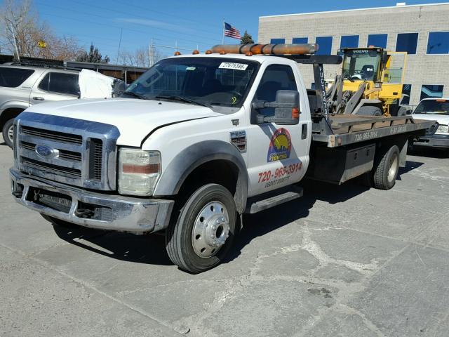 1FDAF57R88EB90614 - 2008 FORD F550 SUPER WHITE photo 2