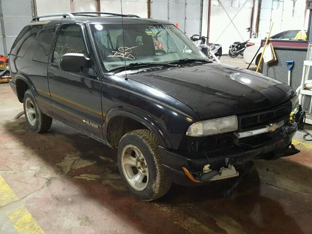 1GNCS18W12K228965 - 2002 CHEVROLET BLAZER BLACK photo 1