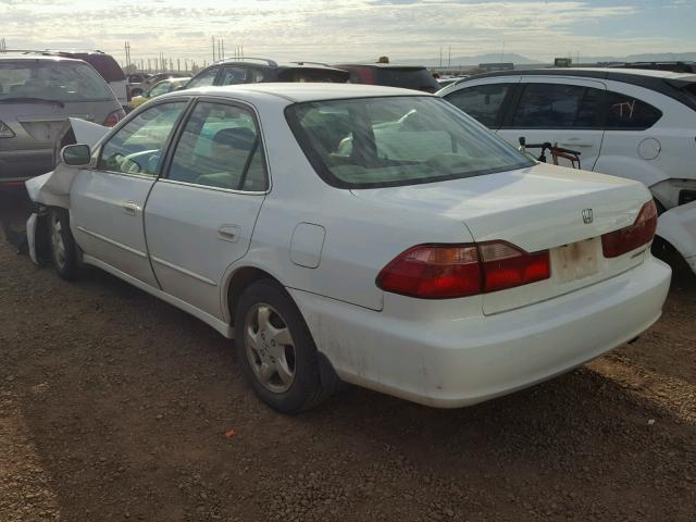 JHMCG5655YC001212 - 2000 HONDA ACCORD EX WHITE photo 3