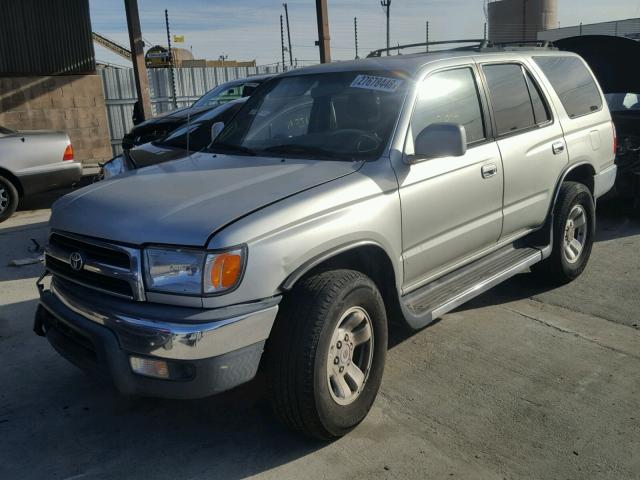 JT3GN86R8Y0164035 - 2000 TOYOTA 4RUNNER SR SILVER photo 2