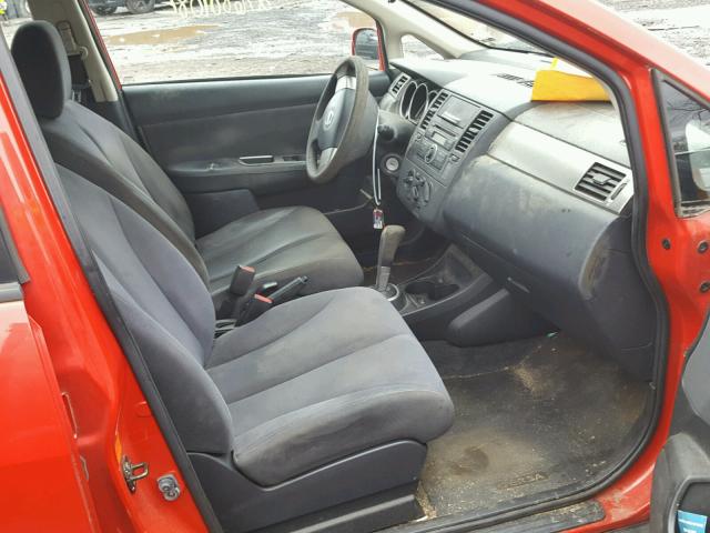 3N1BC13E97L394403 - 2007 NISSAN VERSA S RED photo 5