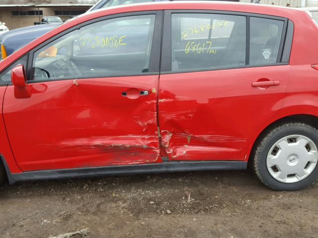 3N1BC13E97L394403 - 2007 NISSAN VERSA S RED photo 9