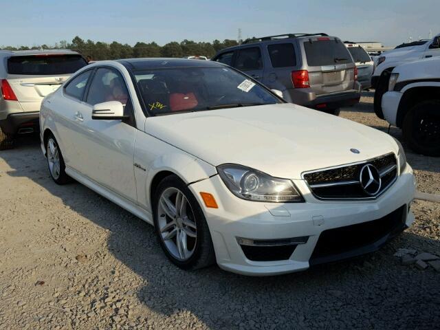 WDDGJ7HB3DG053692 - 2013 MERCEDES-BENZ C 63 AMG WHITE photo 1