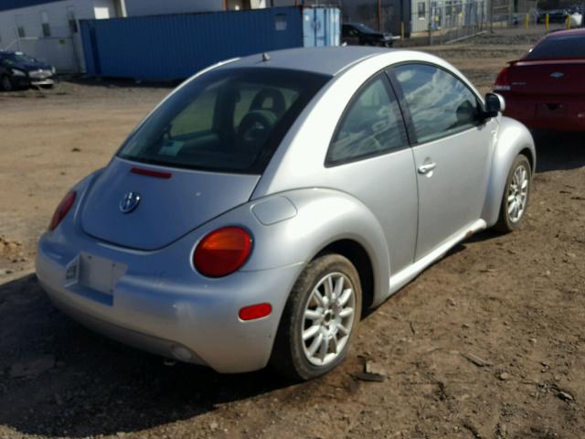 3VWCF21C3YM433303 - 2000 VOLKSWAGEN NEW BEETLE ვერცხლისფერი ფოტო 4