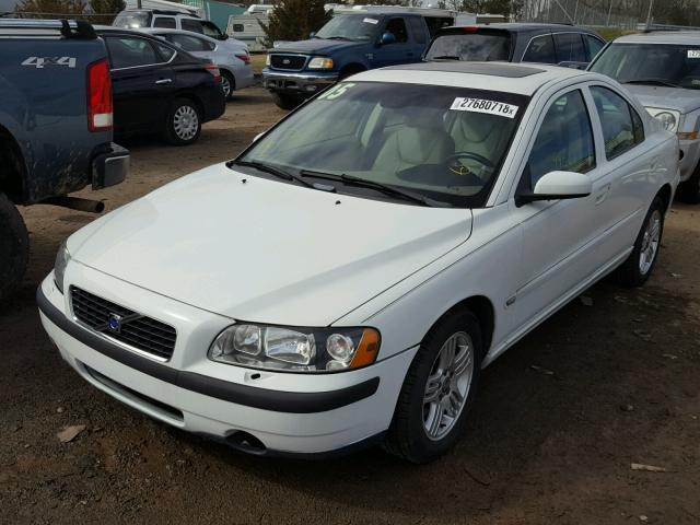 YV1RH592552447639 - 2005 VOLVO S60 2.5T WHITE photo 2